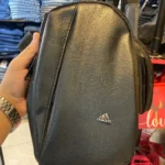 بادی بگ آدیداس رنگ مشکی دارای سه زیپ ابعاد 26 در 20 سانتیمتر