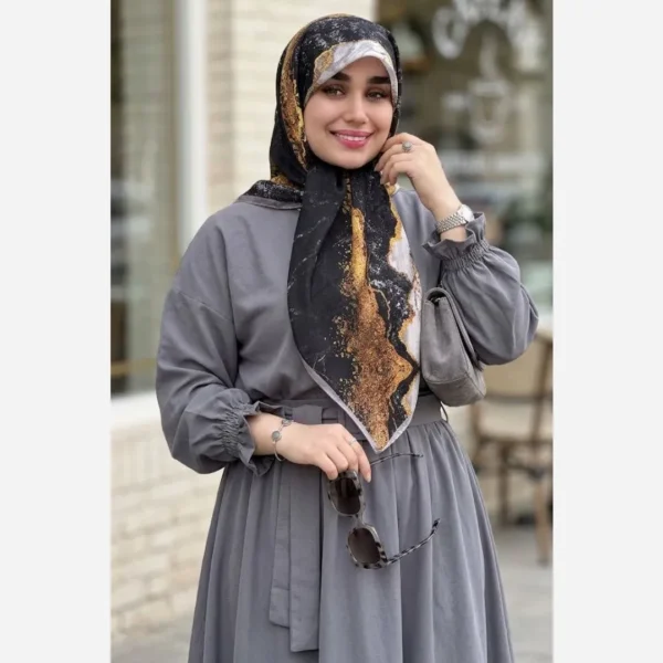 روسری نخی کاستوم سیتو طرح رزین 3 قواره 110 سفید سرخابی مشکی طلایی - تصویر 15