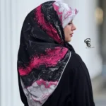 روسری نخی کاستوم سیتو طرح رزین 3 قواره 110 سفید سرخابی مشکی طلایی - تصویر 10