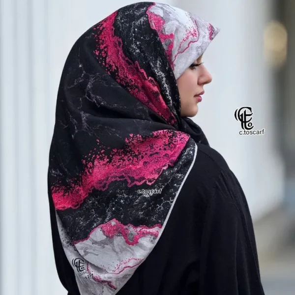 روسری نخی کاستوم سیتو طرح رزین 3 قواره 110 سفید سرخابی مشکی طلایی - تصویر 10