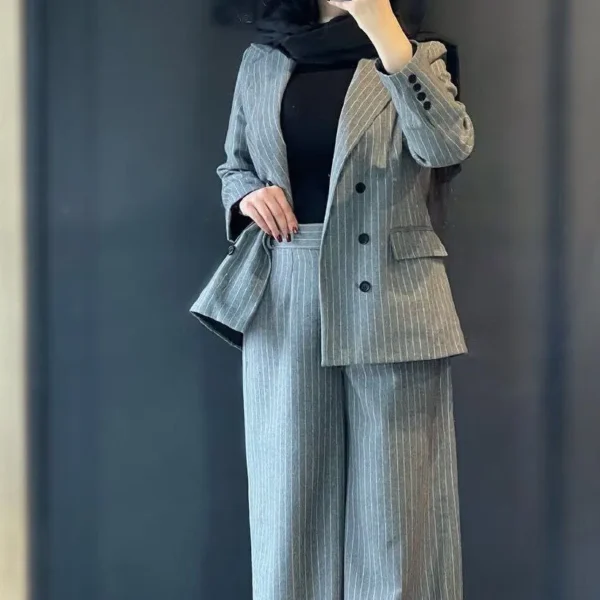 کت شلوار زنانه مدل آرون جنس دیپلمات پرشیا رنگ بندی متنوع سایز 1 و 2 - تصویر 2