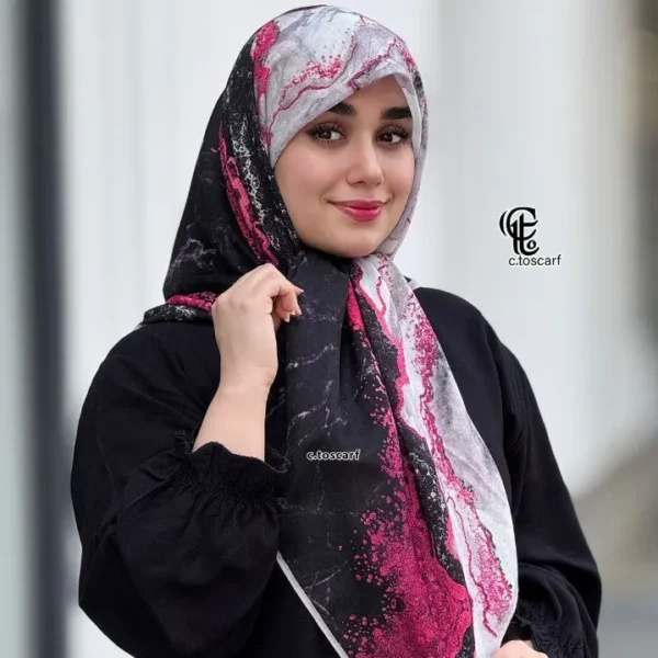 روسری نخی کاستوم سیتو طرح رزین 3 قواره 110 سفید سرخابی مشکی طلایی - تصویر 11
